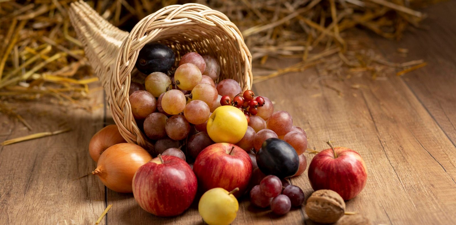 festive-cornucopia-arrangement-with-delicious-fruits